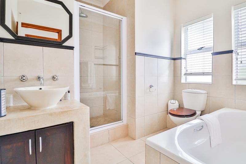 To Let 4 Bedroom Property for Rent in Pinnacle Point Golf Estate Western Cape